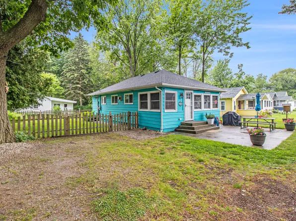 3181 Lakeshore #6, Ludington, MI 49431