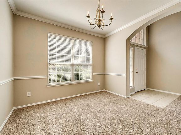3rd image of 905 Dogwood Dr