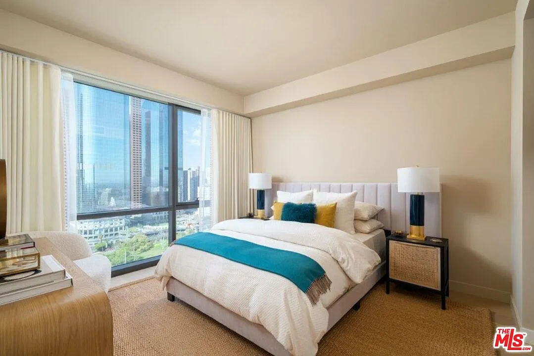2 bed, 2.0 bath, 941 sqft, $3,800 — Photo 3