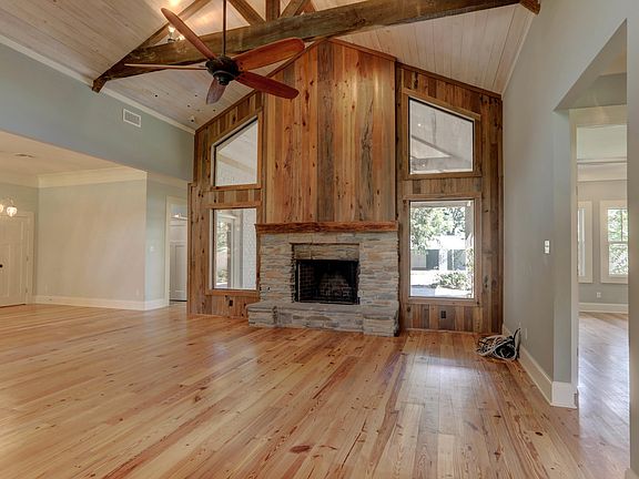 5th image of 415 Acorn Dr