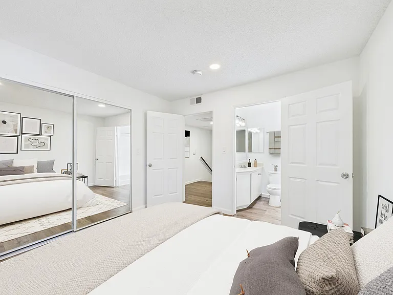 Mentone Apartments — Photo 8