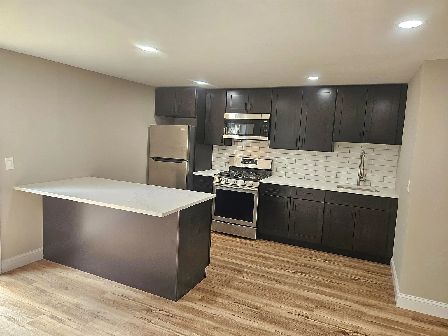 1 bed, 1.0 bath, $2,050 — Photo 1