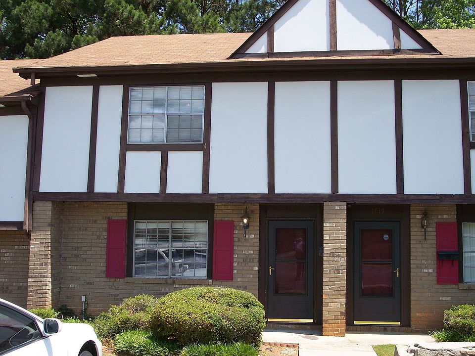 JUST RENOVATED! EXCELENT LOCATION!