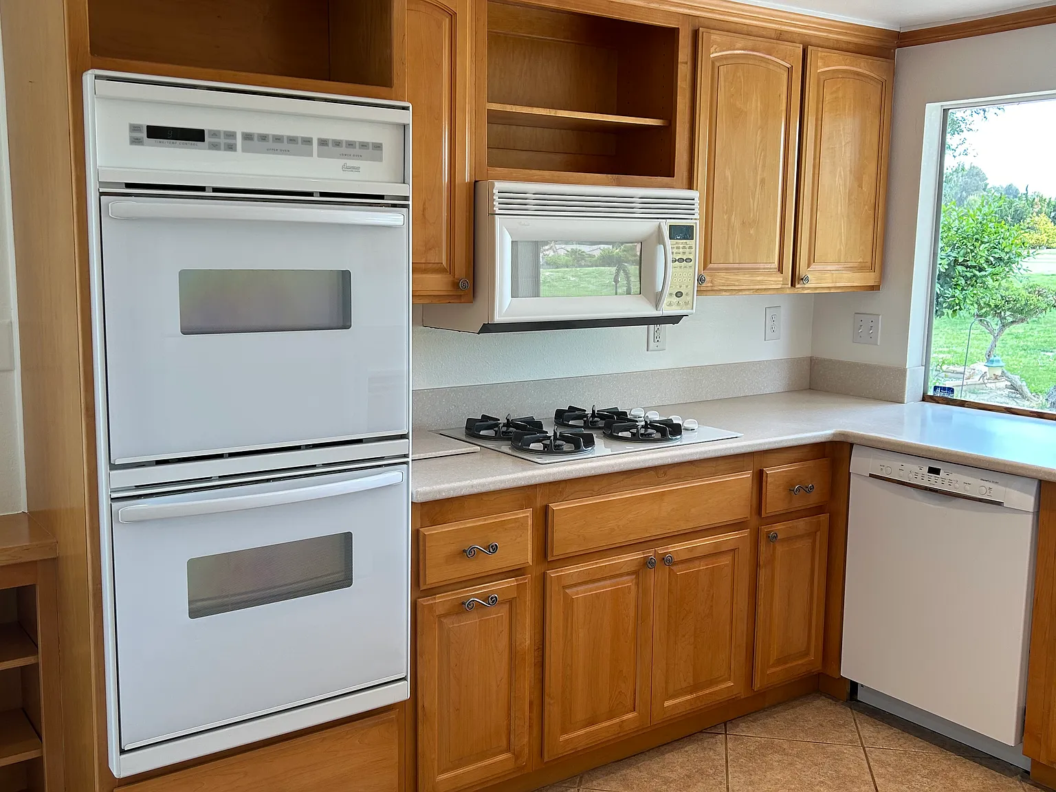 2 bed, 1161 sqft, $2,100 — Photo 4