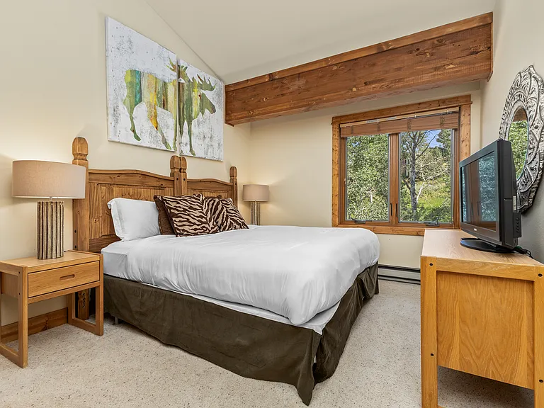 2nd Floor Bedroom #1 - King Bed
