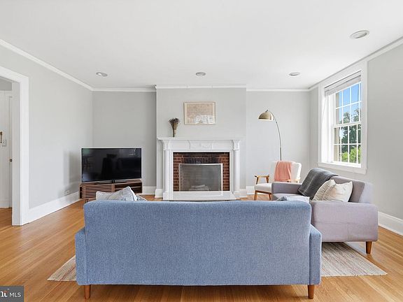 4th image of 3507 N Charles St Unit 302