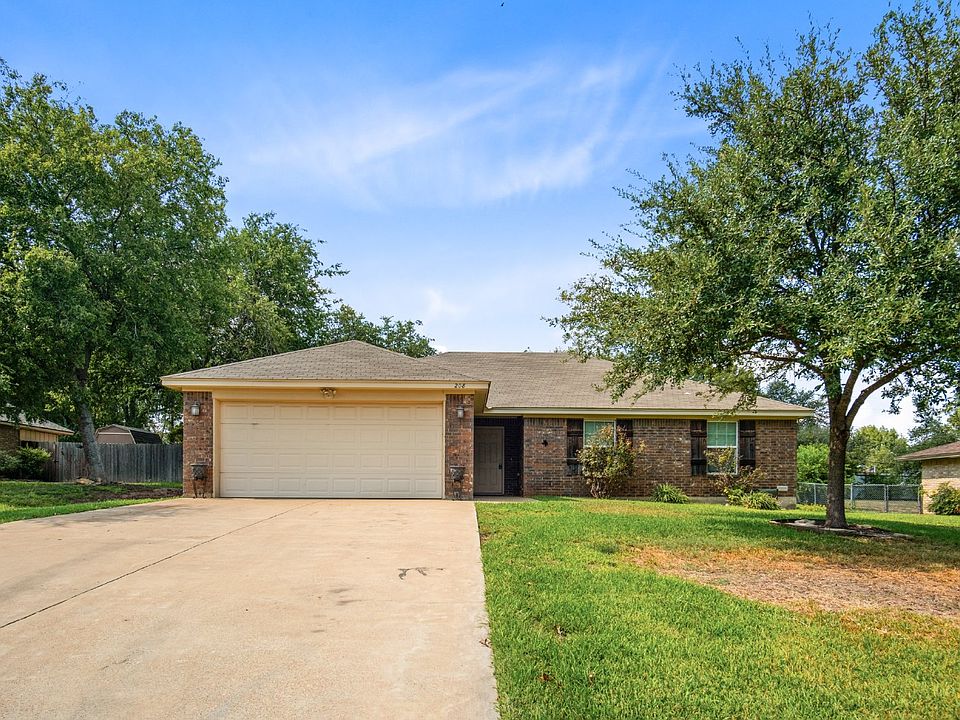 1st image of 208 Pin Oak Dr