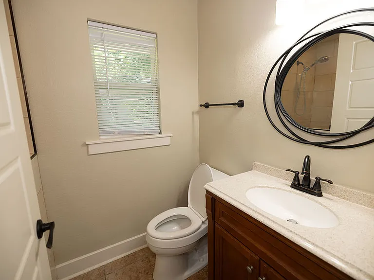 231 N Guilford Dr — Photo 24