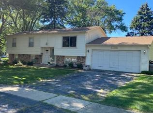 2212 Dalewood Pkwy, Woodridge, IL