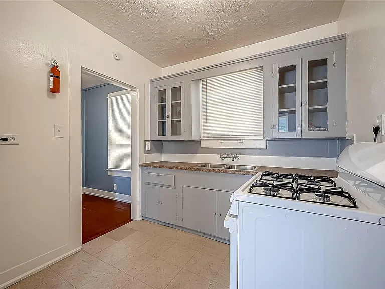 2611 Tierwester St — Photo 8