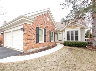 2115 Lake Shore Cir, Arlington Heights, IL 60004