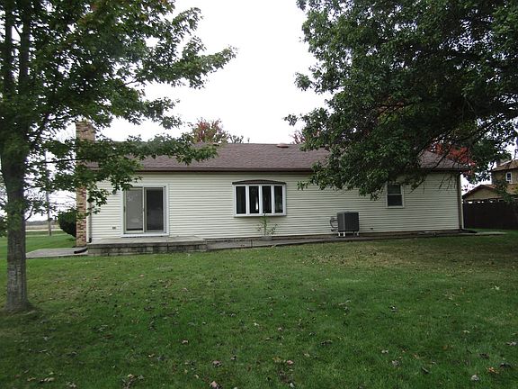 4th image of 2401 Western Ave