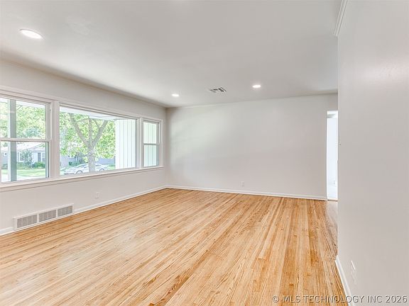5th image of 4539 E 38th Pl