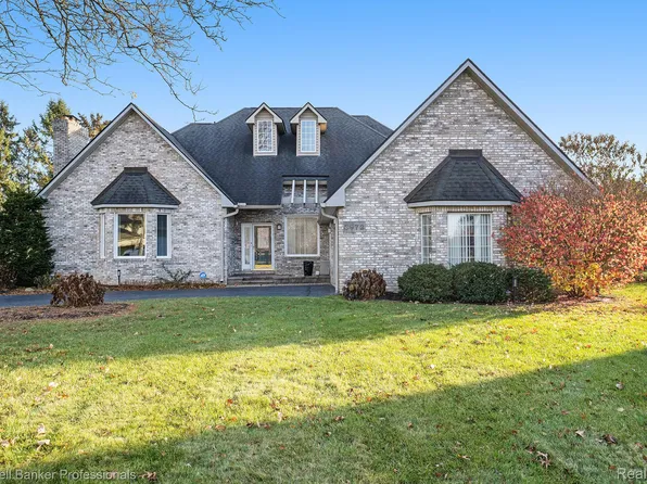 3972 Chevron Dr, Highland, MI 48356