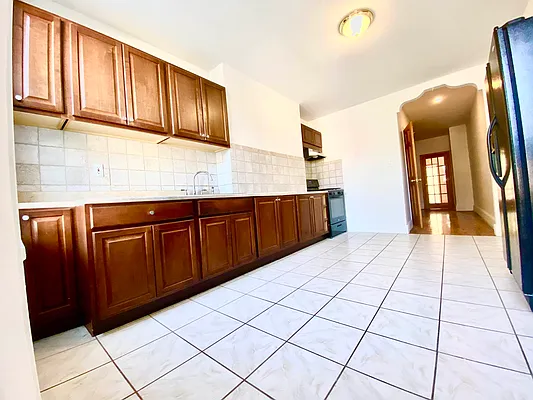 Rented by Capri Jet Realty Corp | media 5