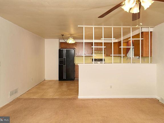 2nd image of 905 Willow Ln