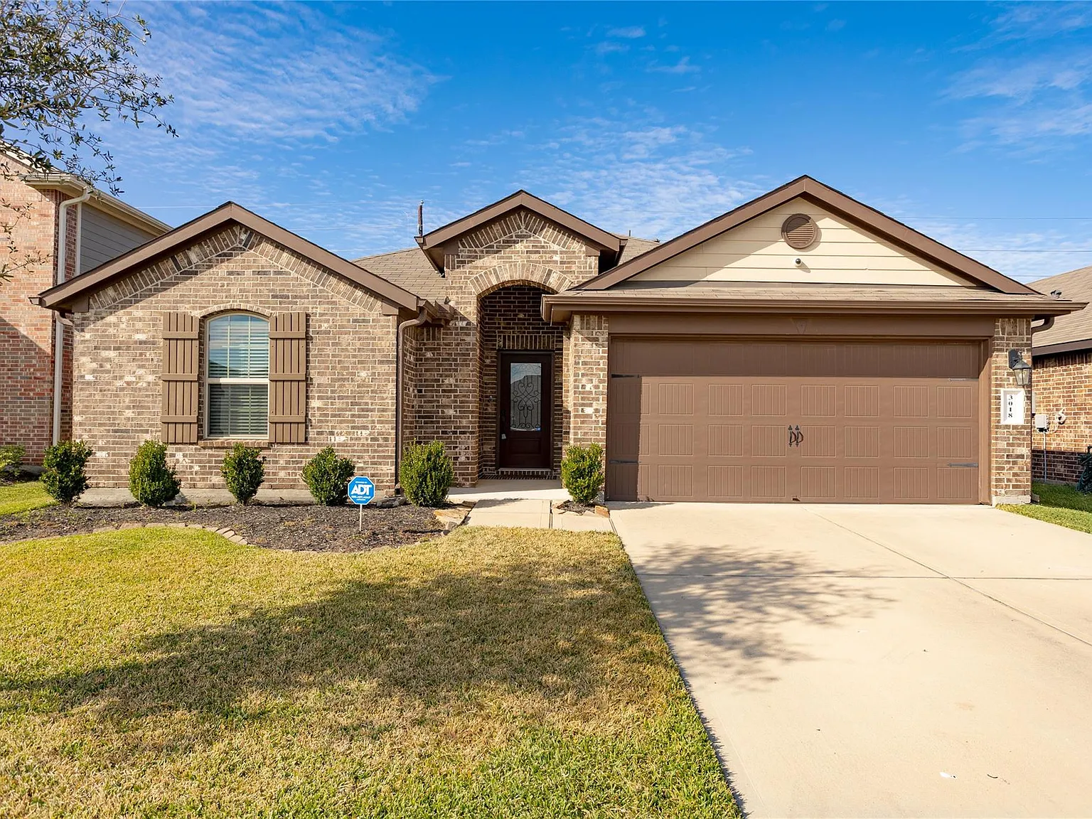 4 bed, 2.0 bath, 2094 sqft, $2,250 — Photo 1