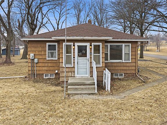 3rd image of 401 1st St