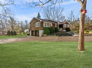 74 Ansonia Rd, Woodbridge, CT 06525
