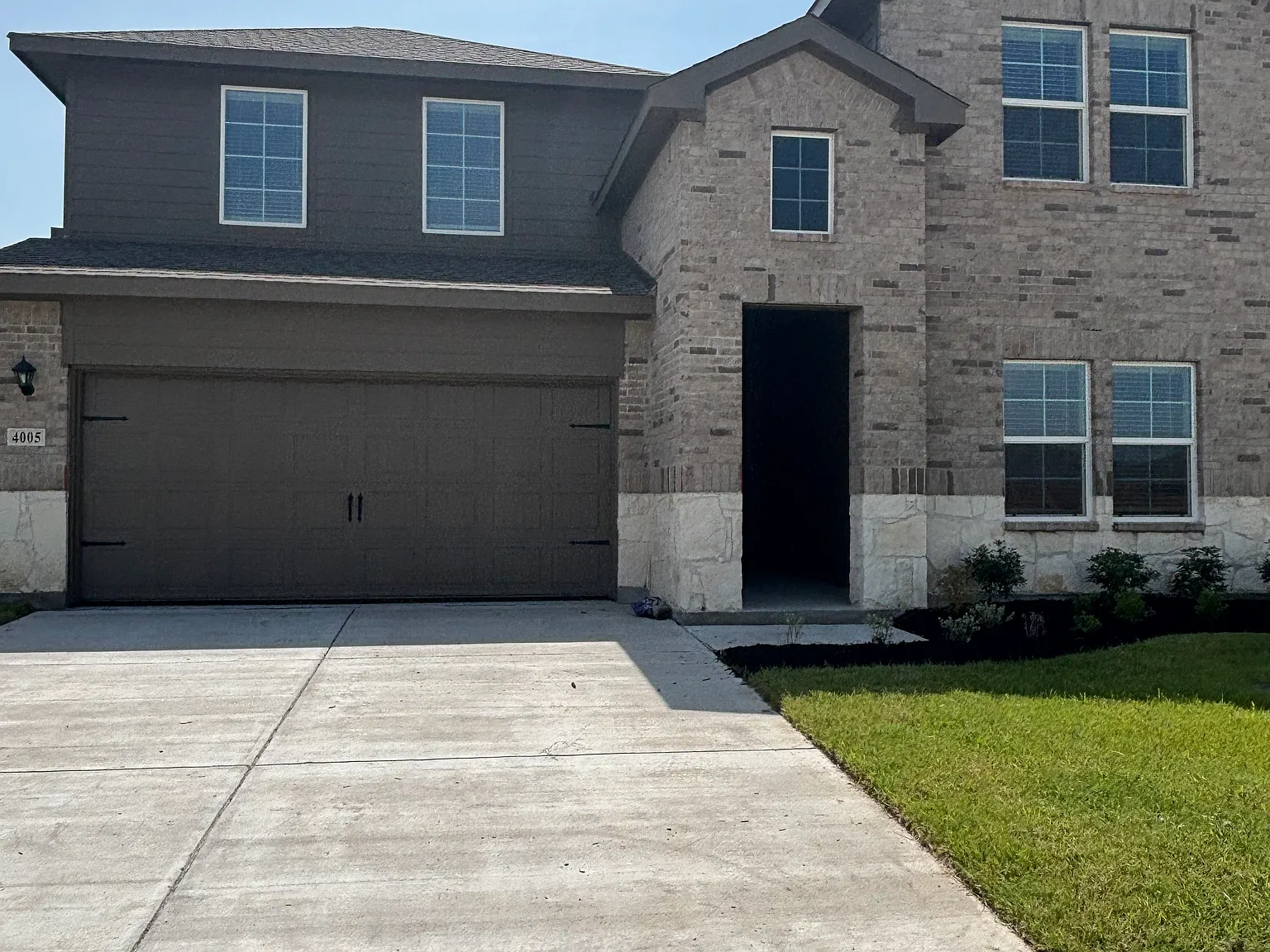 4 bed, 2540 sqft, $2,250 — Photo 2