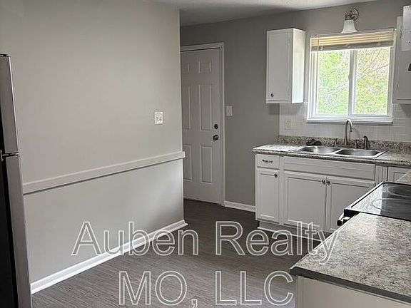 3rd image of 1821 N 50th Ter