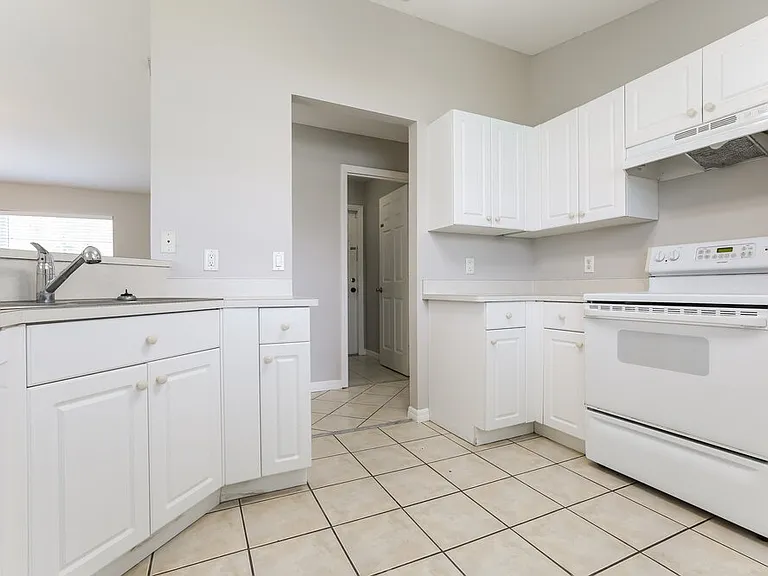 2525 Mather Ln — Photo 11