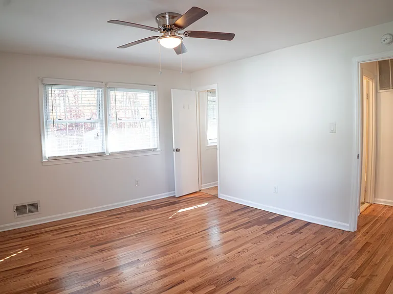 13227 Sturbridge Rd — Photo 20