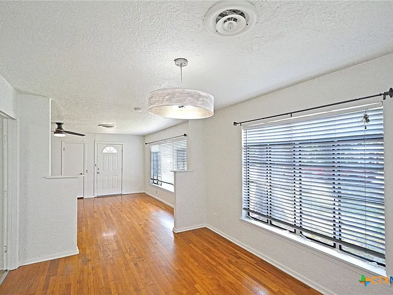 268 E Mill St — Photo 9