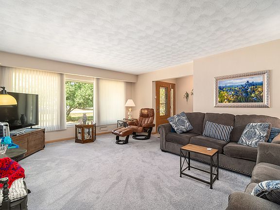 5th image of 920 Cassie Dr