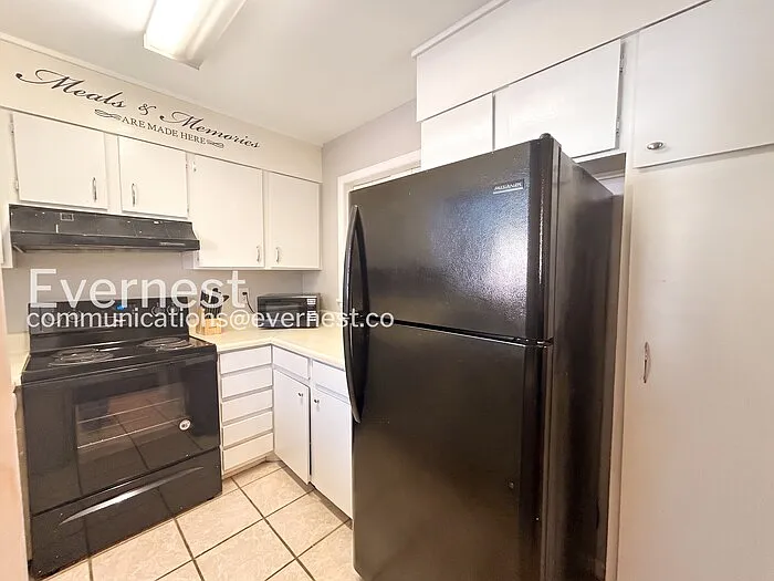 2 bed, 1.5 bath, 1084 sqft, $1,375 — Photo 4