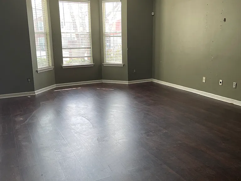 7690 Creekside Ln — Photo 3