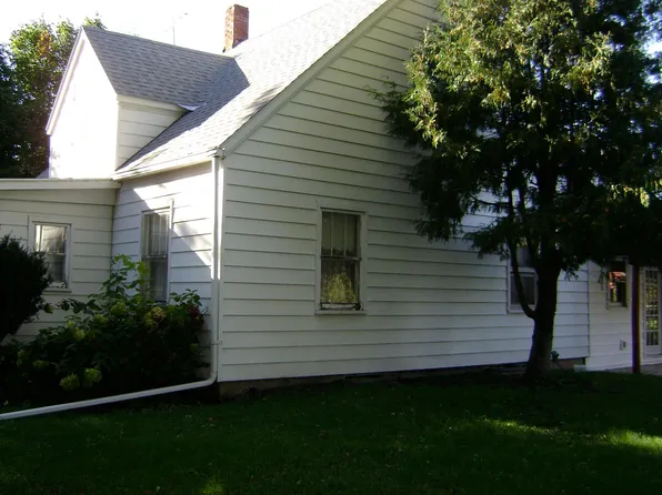 217 Grove St, Elma, IA 50628