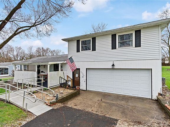 3rd image of 2086 Vincent Dr