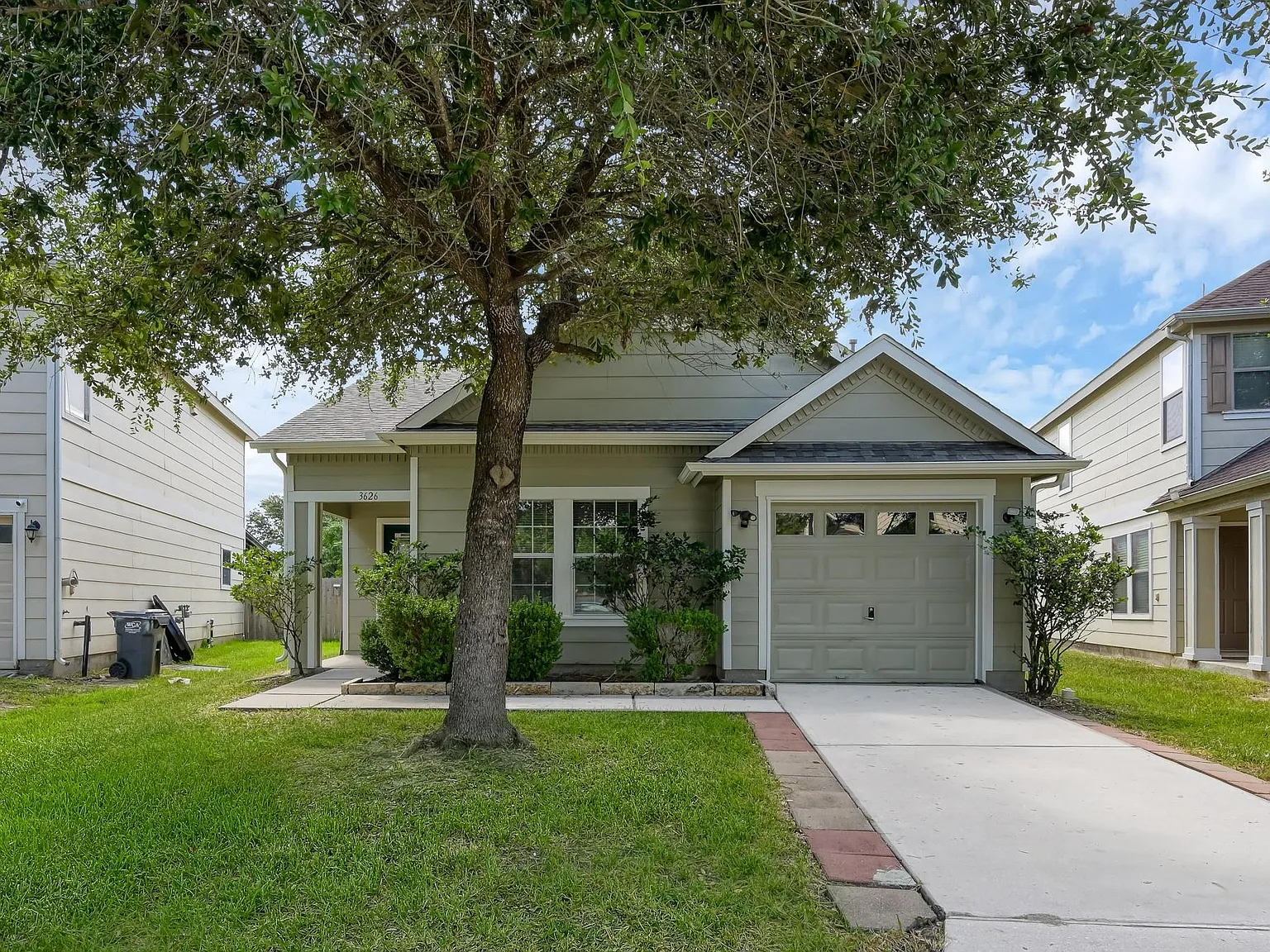 3 bed, 2.0 bath, 1302 sqft, $1,700 — Photo 1