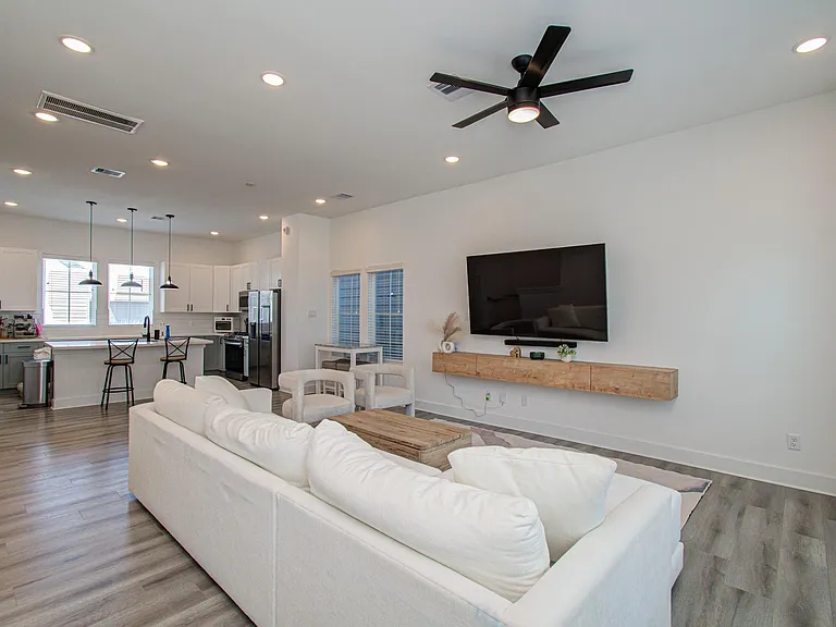 8325 Springwood Creek Ln — Photo 16