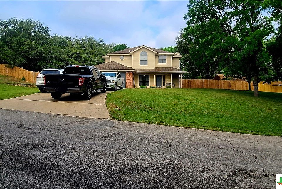 1st image of 2010 Valley Oaks Dr