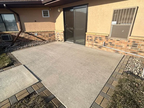 2327 27th St, Spirit Lake, IA 51360