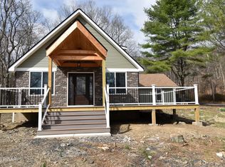 108 Stag Ct, Bushkill, PA 18324