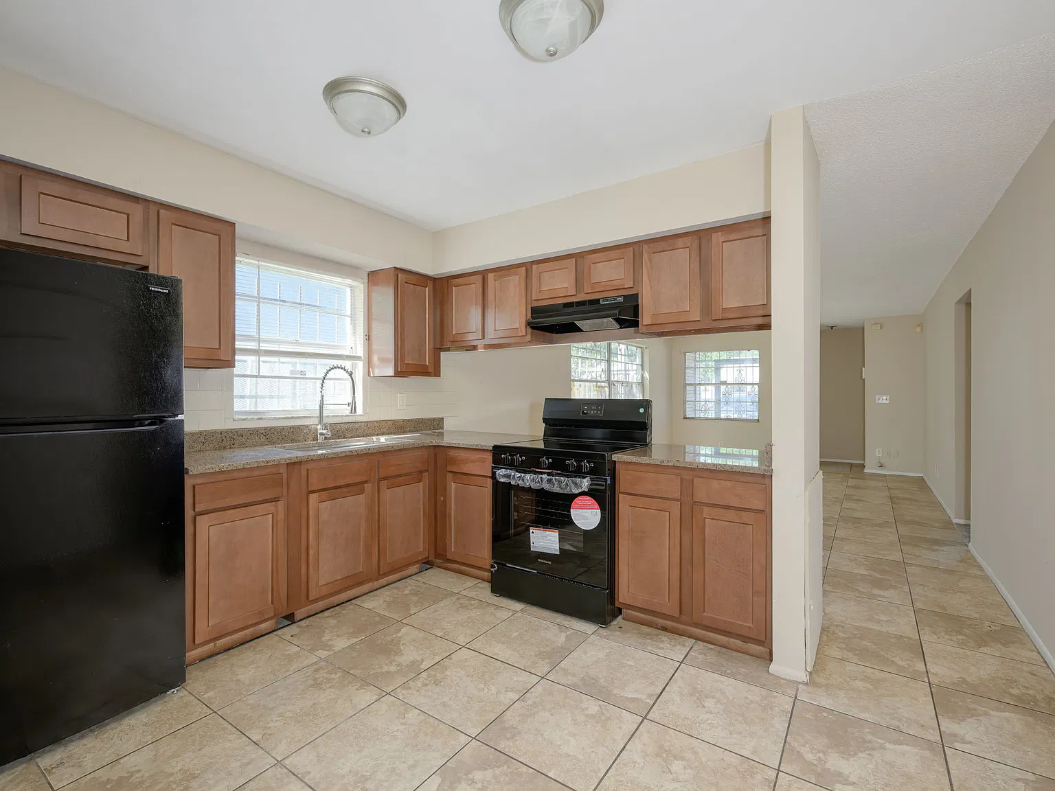 2 bed, 986 sqft, $1,575 — Photo 1
