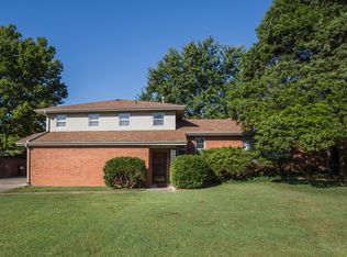1425 S Charing Rd, Springfield, MO 65809