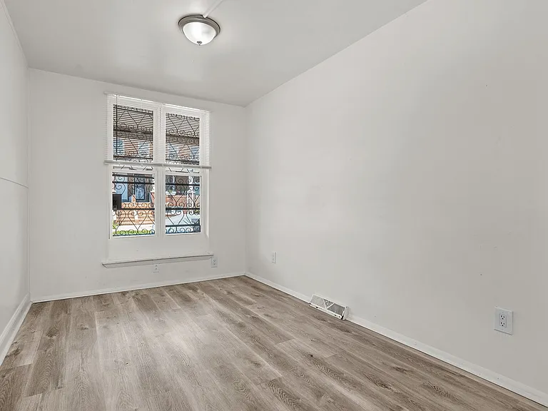 2335 Lauretta Ave — Photo 6
