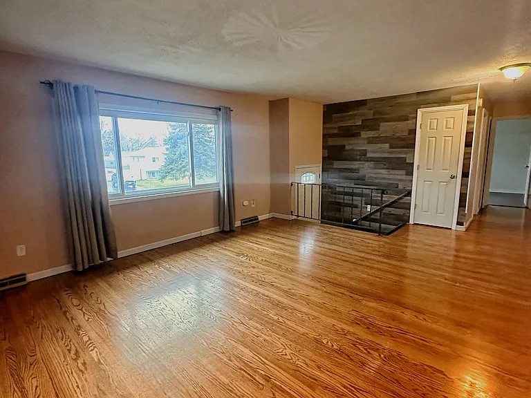 22 Bemis Way — Photo 2