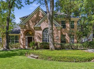 26 E Sterling Pond Cir, The Woodlands, TX 77382