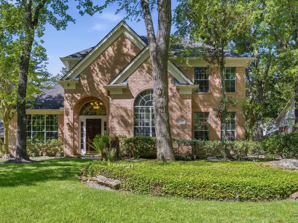 26 E Sterling Pond Cir, The Woodlands, TX 77382