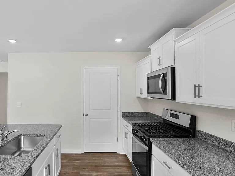 868 Wolverine Ln — Photo 9