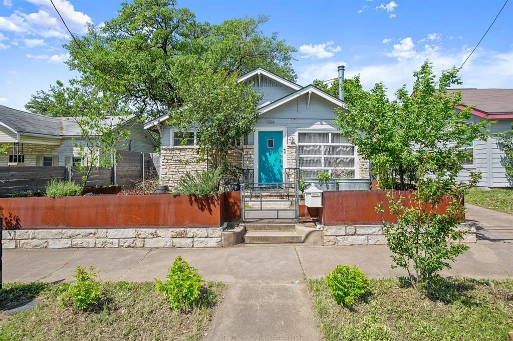 3 bed, 2.0 bath, 1417 sqft, $3,250 — Photo 1