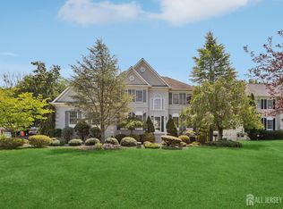 19 Stonegate Dr, Monroe Township, NJ 08831