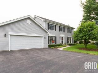 929 Acorn Dr, Dundee, IL 60118