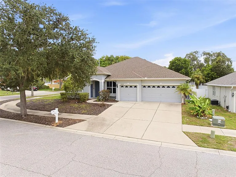 508 Debra Dr — Photo 2