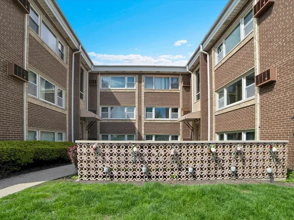 2257 Des Plaines Ave #1NE, Riverside, IL 60546